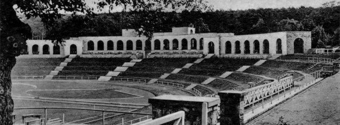 1914 - 1927 - budowa Stadionu Wschodniomarchijskiego (Ostmarkstadion) 1914 - 1927 - budowa Stadionu Wschodniomarchijskiego (Ostmarkstadion)